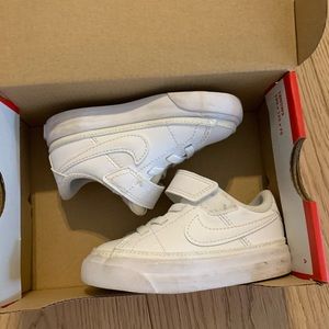 Kids Nike court legacy